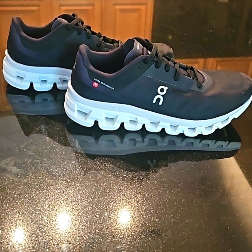 On Cloudflow 4 - Black and White - Mens 8
